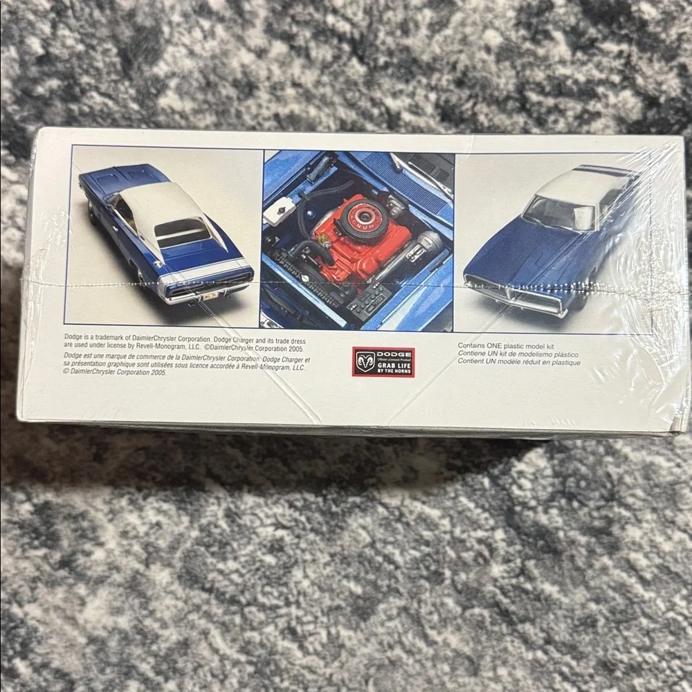 Revell '69 Dodge Charger R/T Model Kit 85-2546